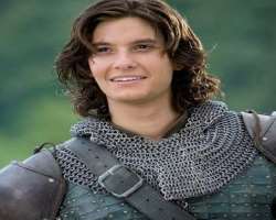 He had to wear hair extensions to play  Prince Caspian.